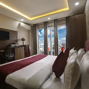 Limewood Silver Near Golf Course Road Hotel